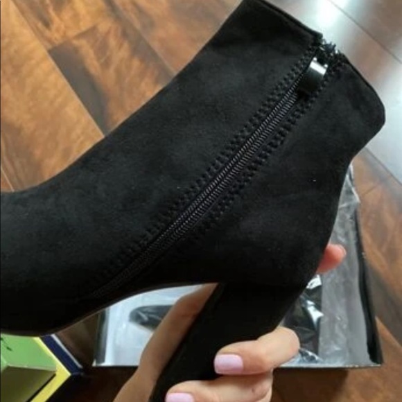 Black heeled boots - Picture 4 of 4